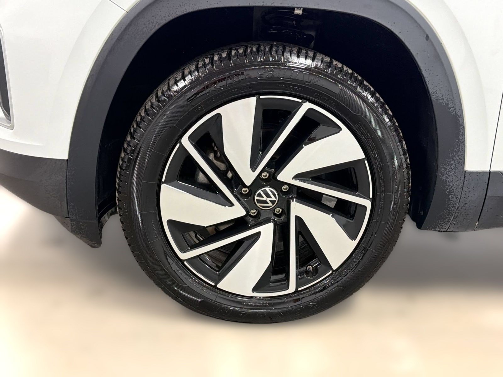 Used 2025 Volkswagen Atlas SE AWD/4WD image 11