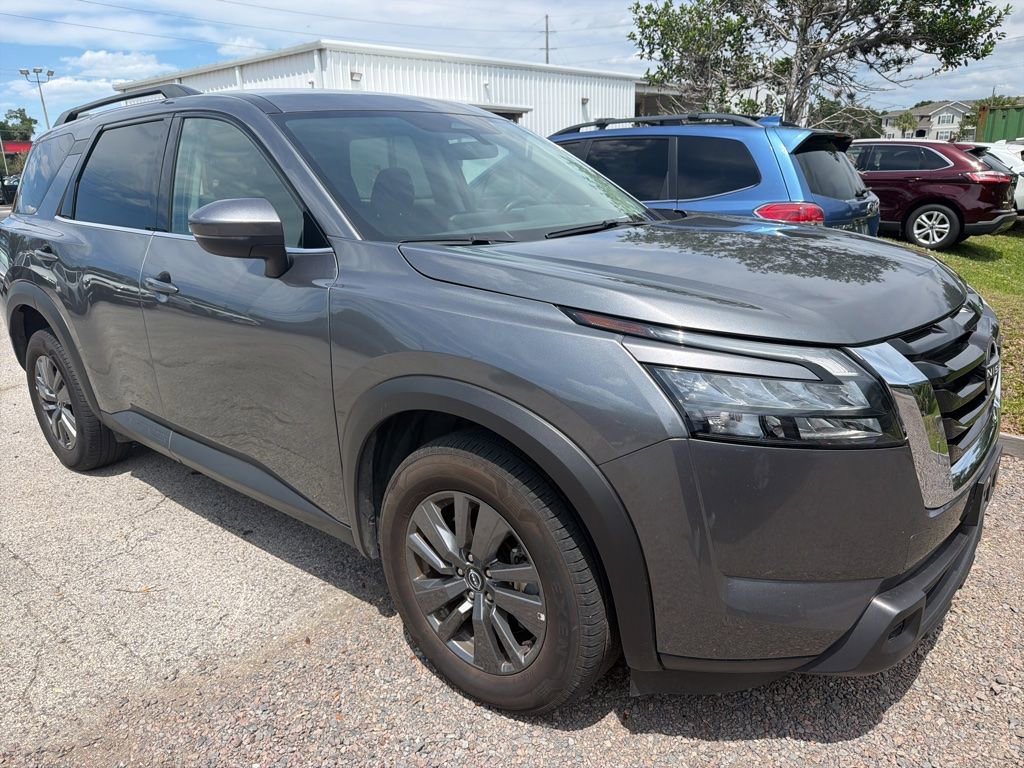 Used 2024 Nissan Pathfinder SV AWD/4WD image 2