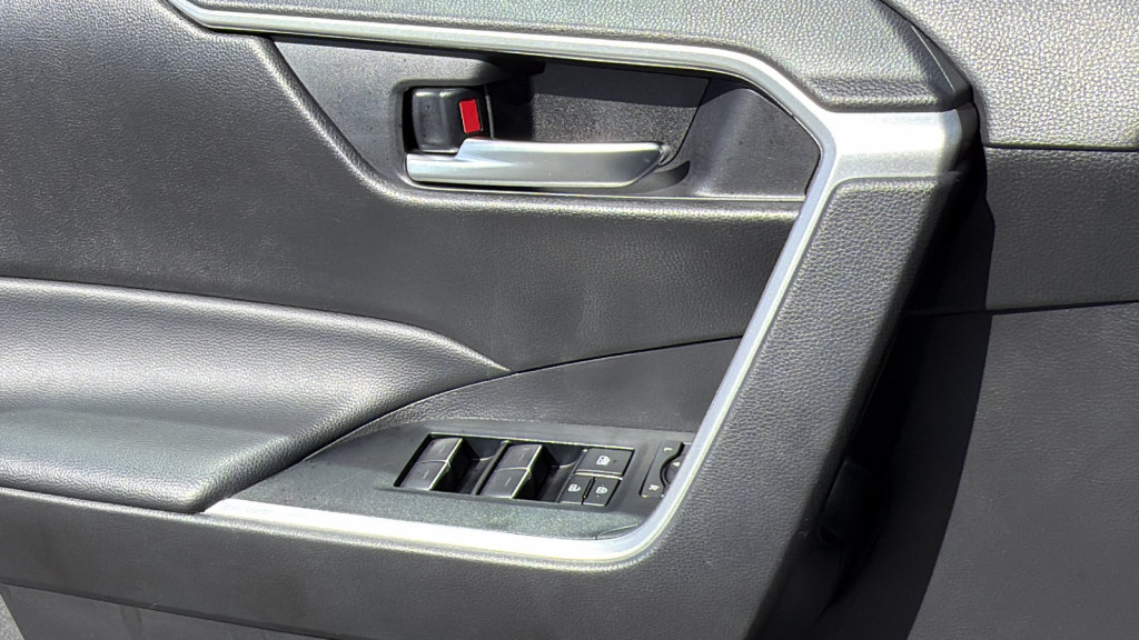Certified 2025 Toyota RAV4 XLE AWD/4WD image 22