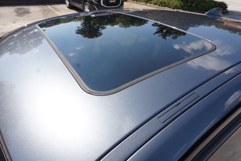 Used 2018 BMW 330i Sedan RWD image 12