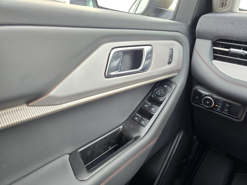New 2026 Ford Explorer Active w/ Active Comfort Package AWD/4WD image 32