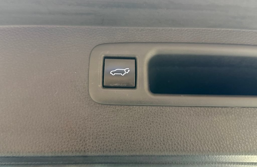 Used 2020 Toyota Highlander Limited FWD image 31