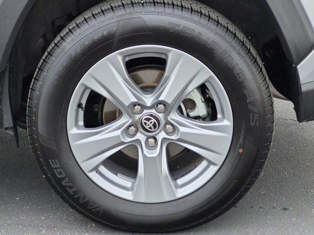 Used 2025 Toyota RAV4 XLE AWD/4WD image 13