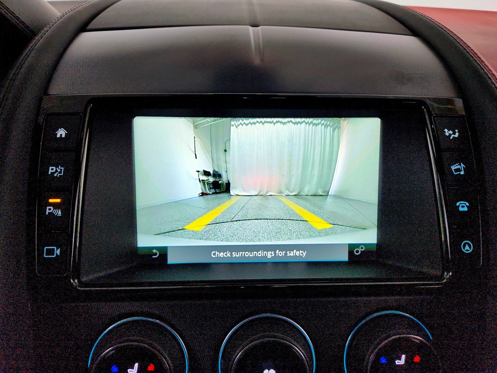 Used 2018 Jaguar F-TYPE R image 18