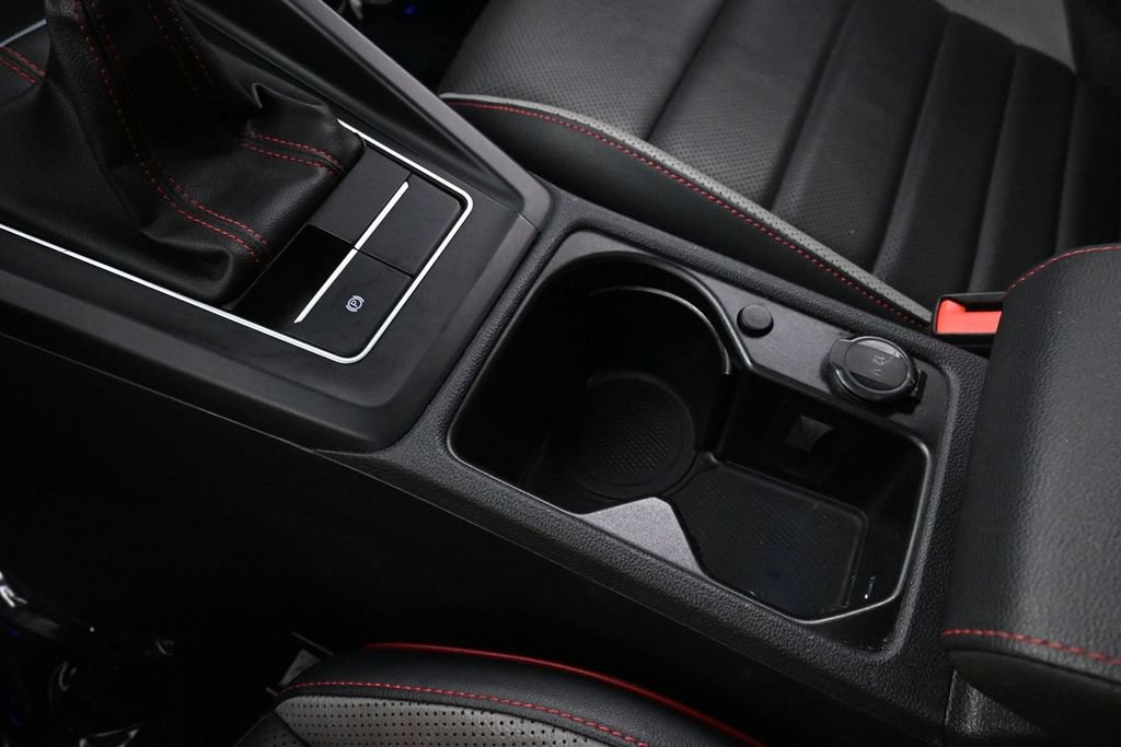 Used 2022 Volkswagen GTI SE FWD image 40