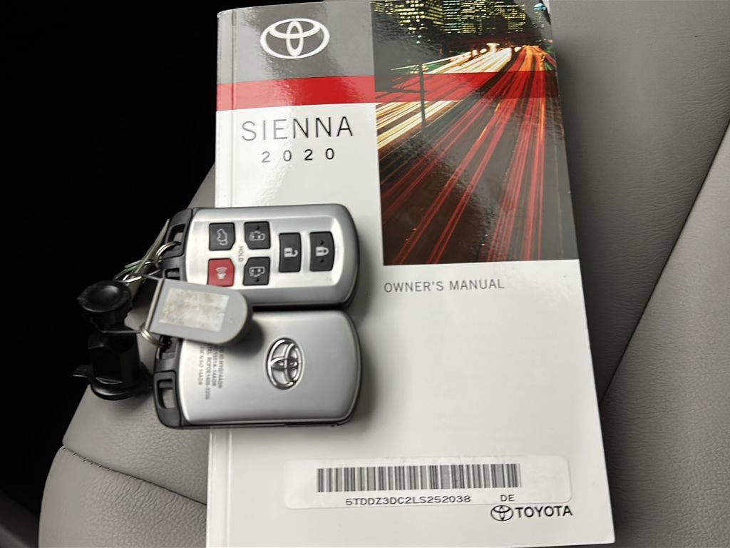 Used 2020 Toyota Sienna XLE w/ XLE Navigation Package AWD/4WD image 33