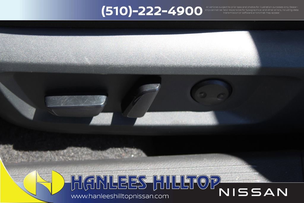 Used 2025 Nissan Rogue SV FWD image 14