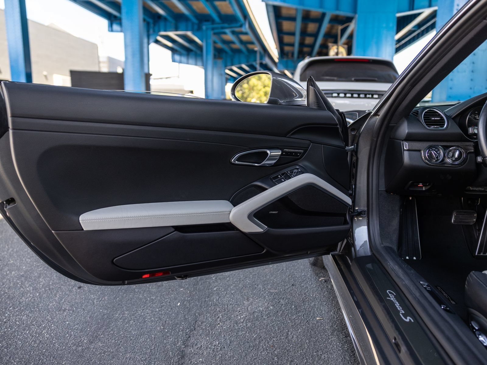 Certified 2024 Porsche 718 Cayman S RWD image 34