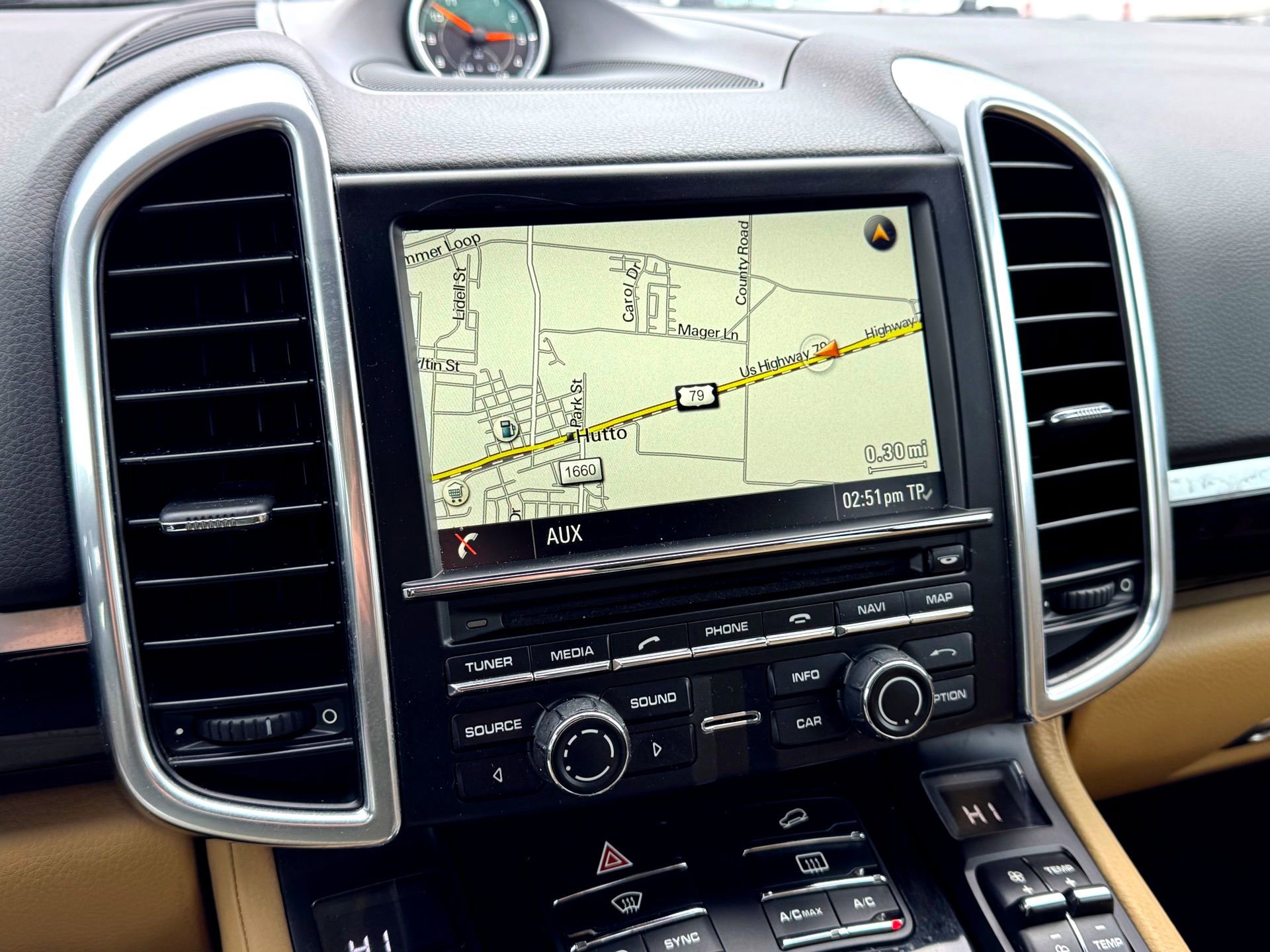 Used 2015 Porsche Cayenne S image 31