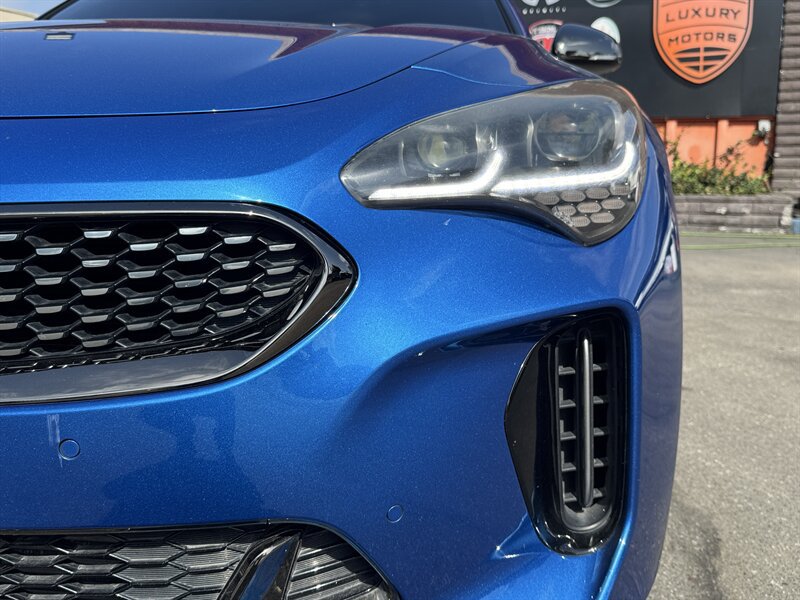 Used 2018 Kia Stinger GT2 AWD/4WD image 5