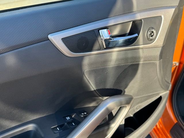 Used 2016 Hyundai Veloster image 13