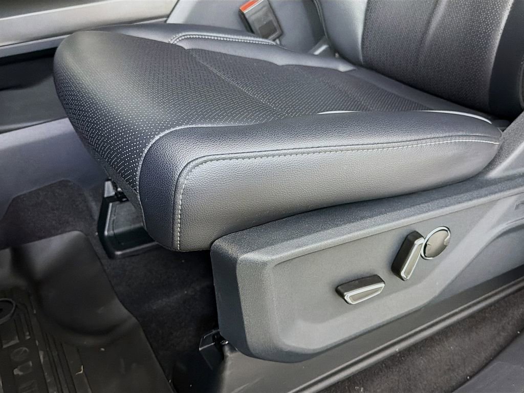 New 2025 Ford F150 Lariat w/ Equipment Group 502A High image 21