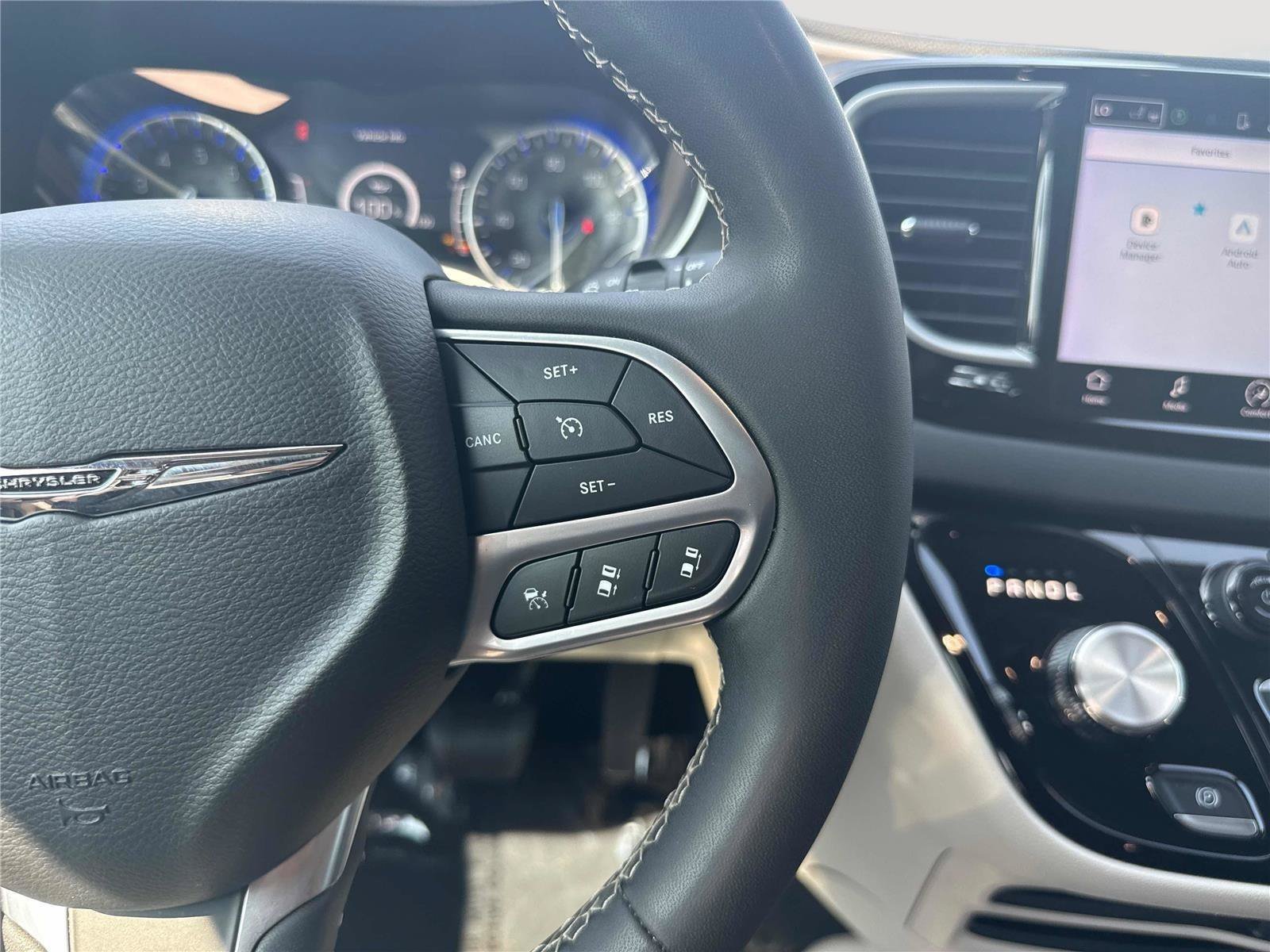 Used 2023 Chrysler Pacifica Touring-L FWD image 20