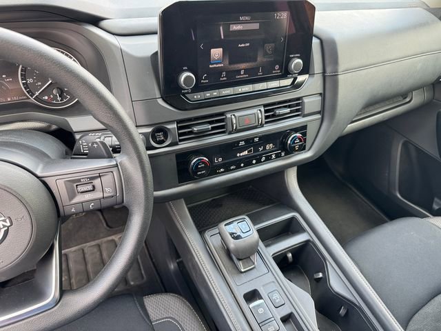 Used 2025 Nissan Pathfinder S image 28
