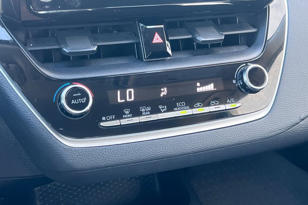 Used 2020 Toyota Corolla LE FWD image 21