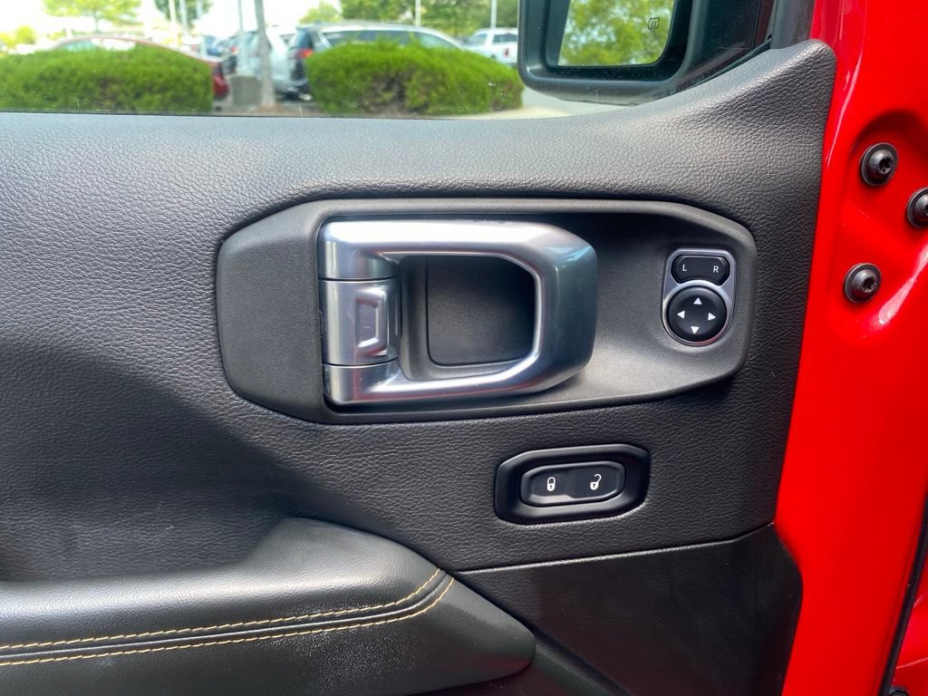 Used 2025 Jeep Wrangler Unlimited Sahara AWD/4WD image 13