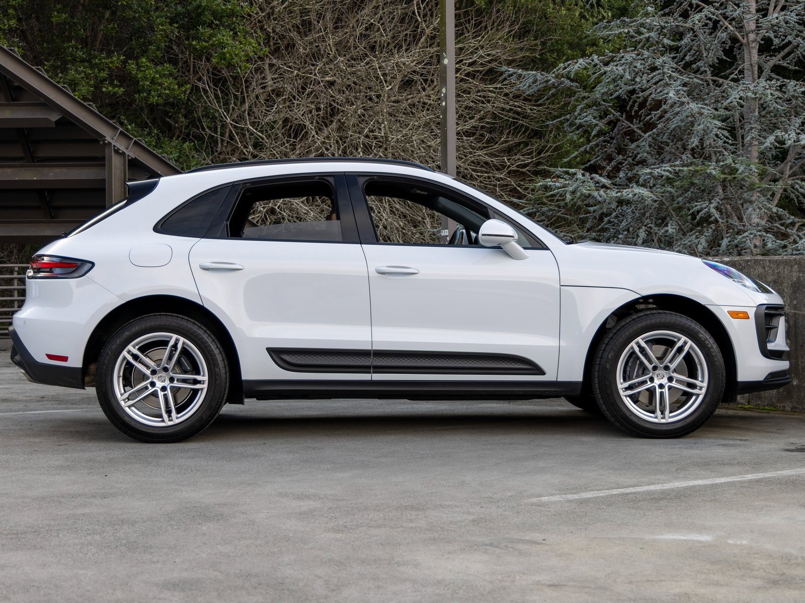 Certified 2025 Porsche Macan image 12