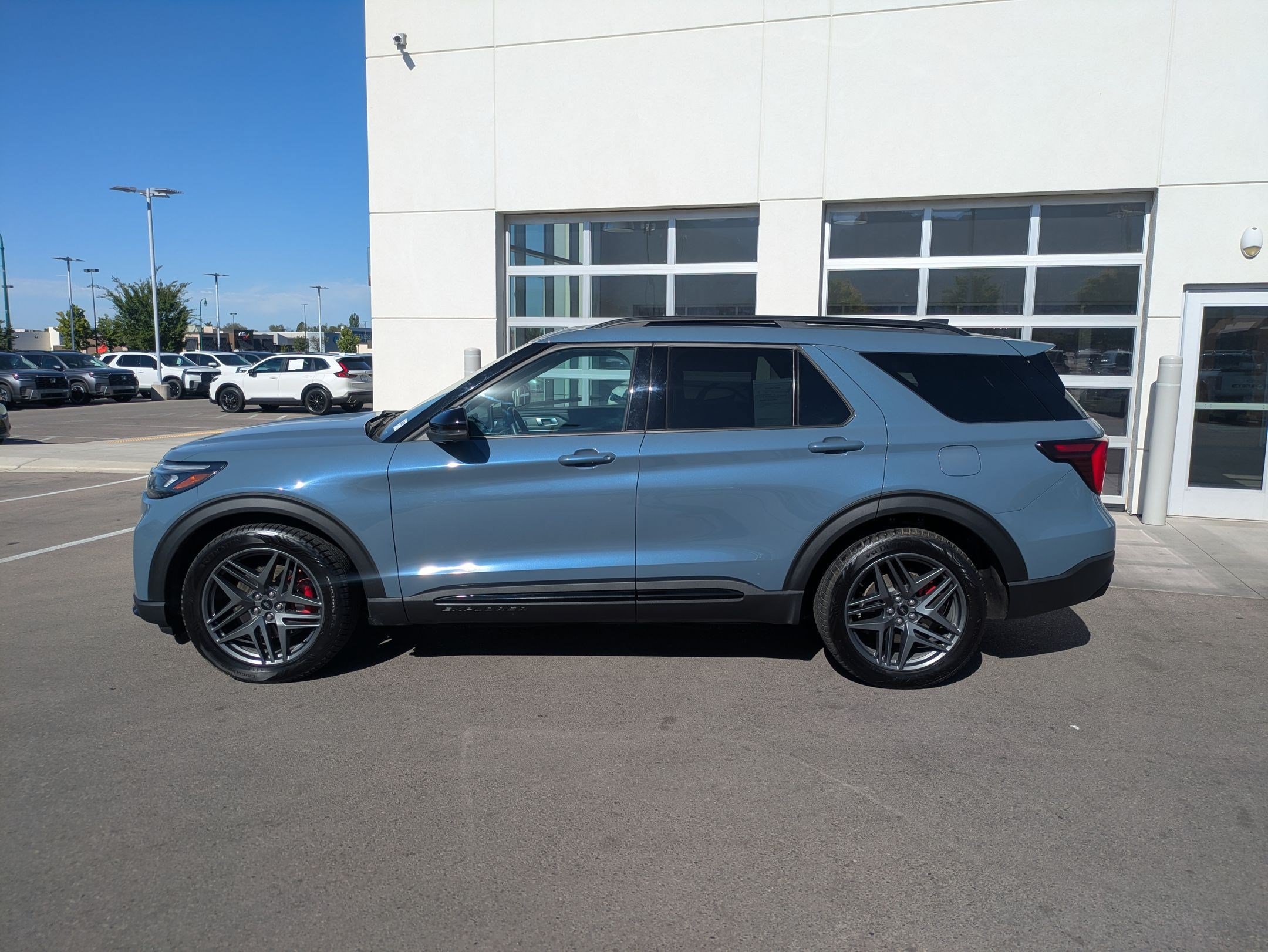 Used 2025 Ford Explorer ST AWD/4WD image 9