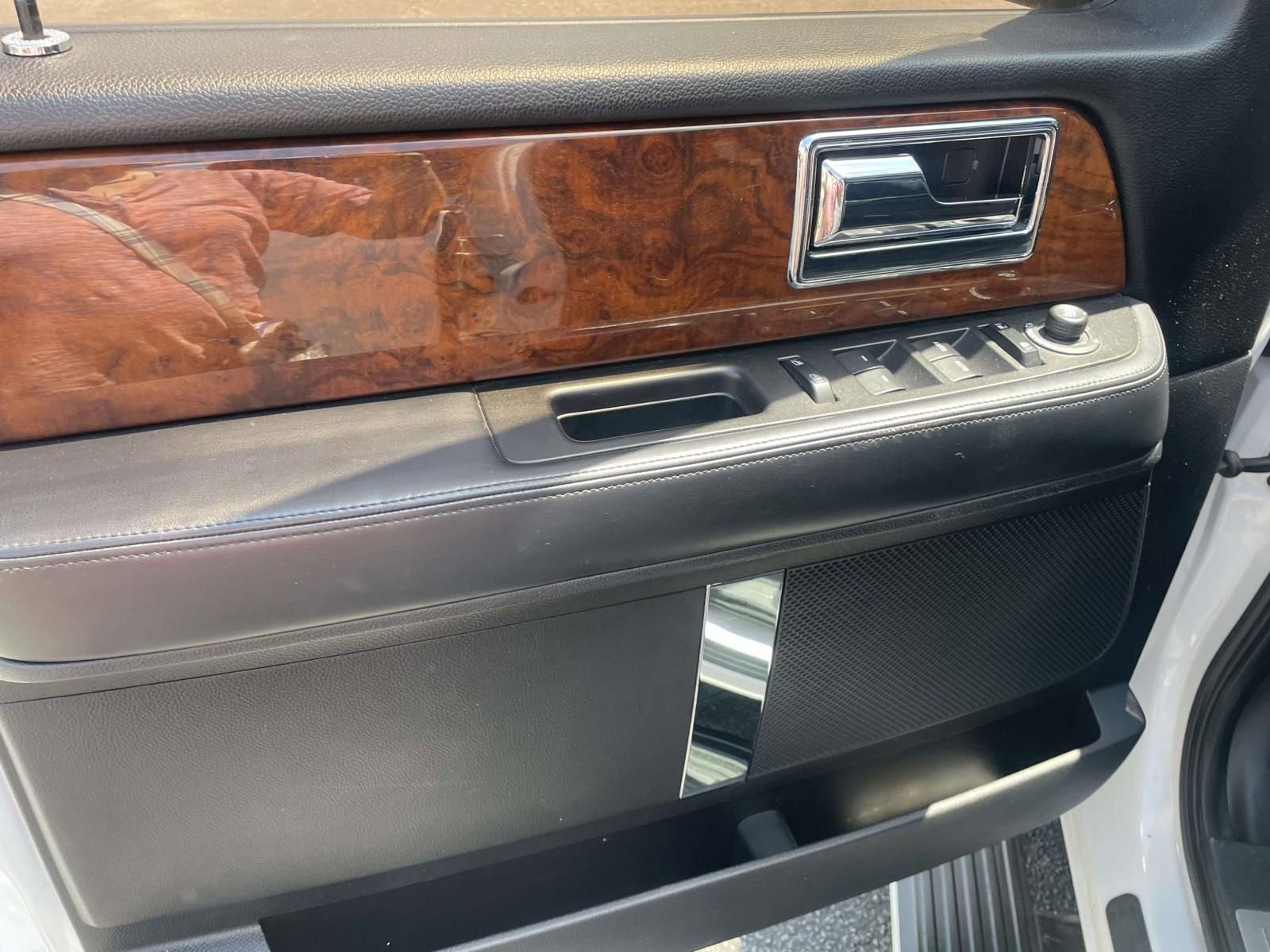 Used 2015 Lincoln Navigator 4WD image 15