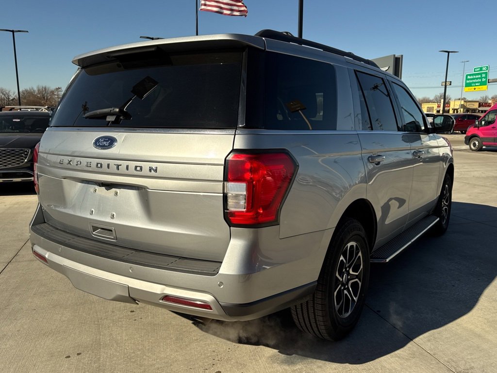 Used 2023 Ford Expedition XLT image 4