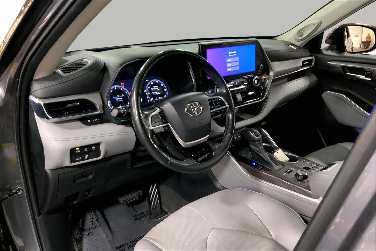 Used 2023 Toyota Highlander Platinum AWD/4WD image 18