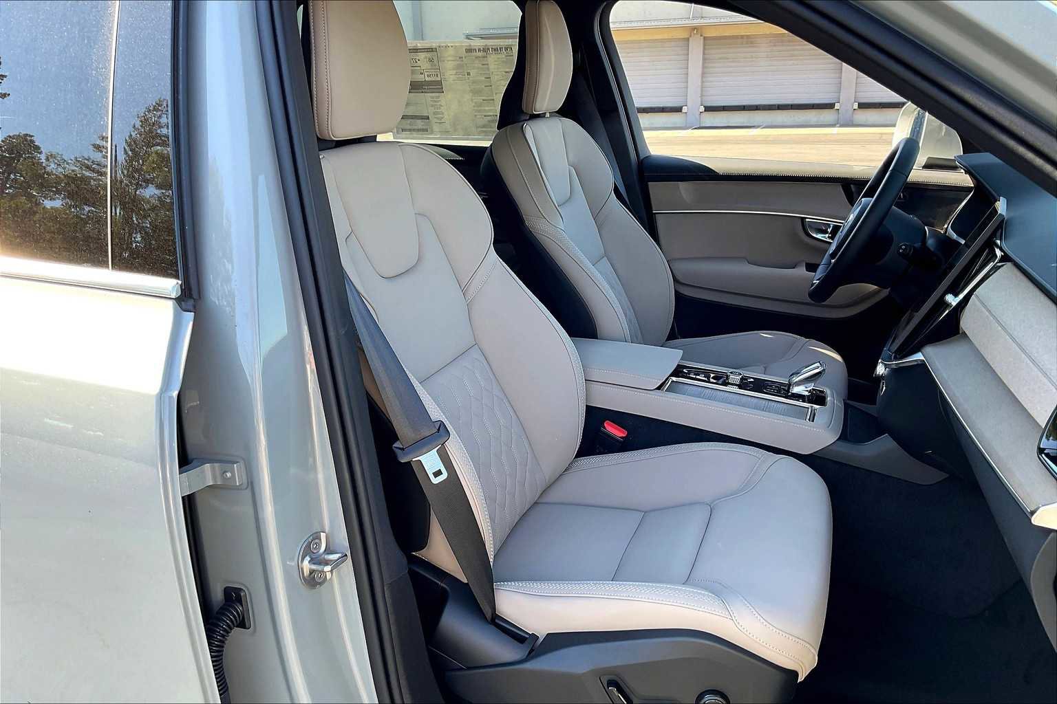 New 2026 Volvo XC90 T8 Plus image 32