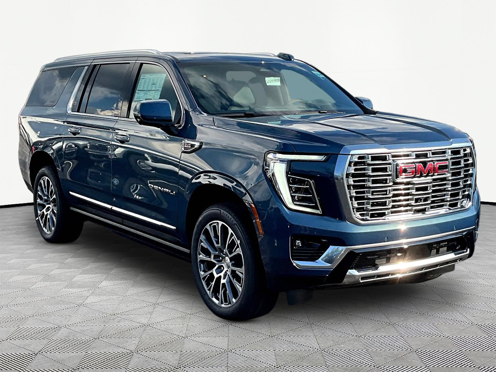 New 2026 GMC Yukon XL Denali w/ Denali Reserve Package AWD/4WD image 3