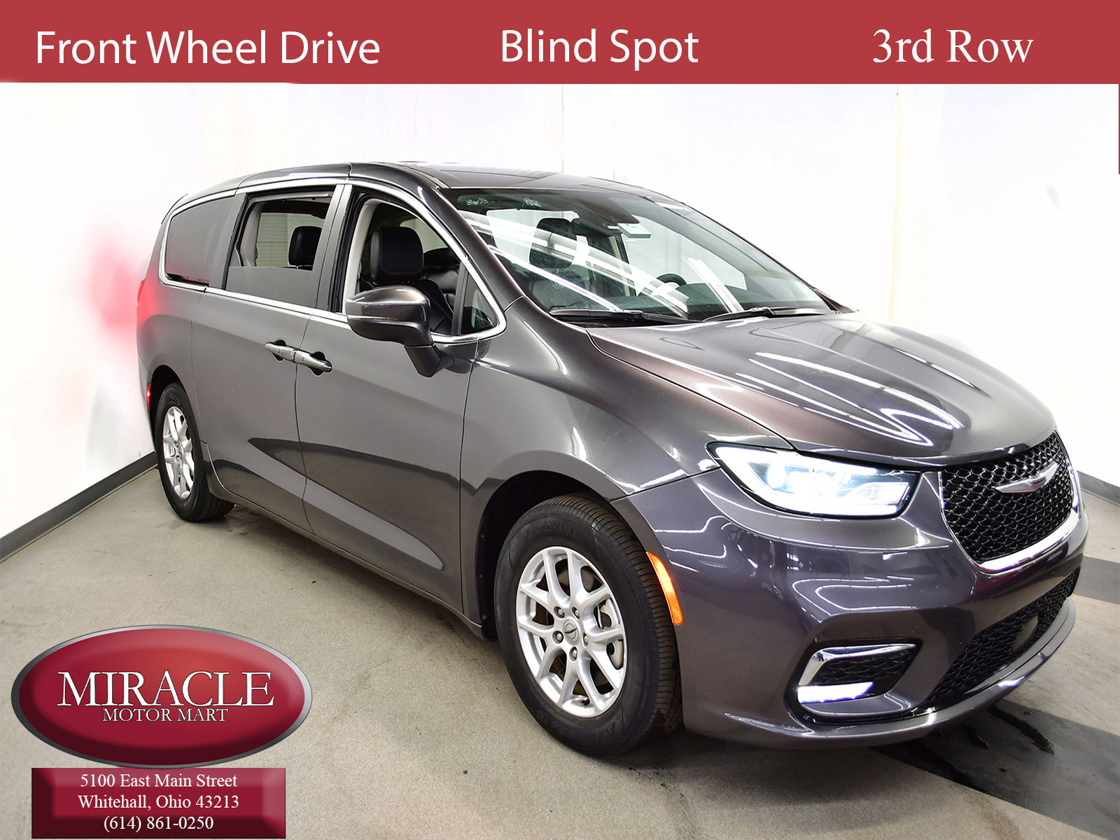 Used 2023 Chrysler Pacifica Touring-L FWD image 1