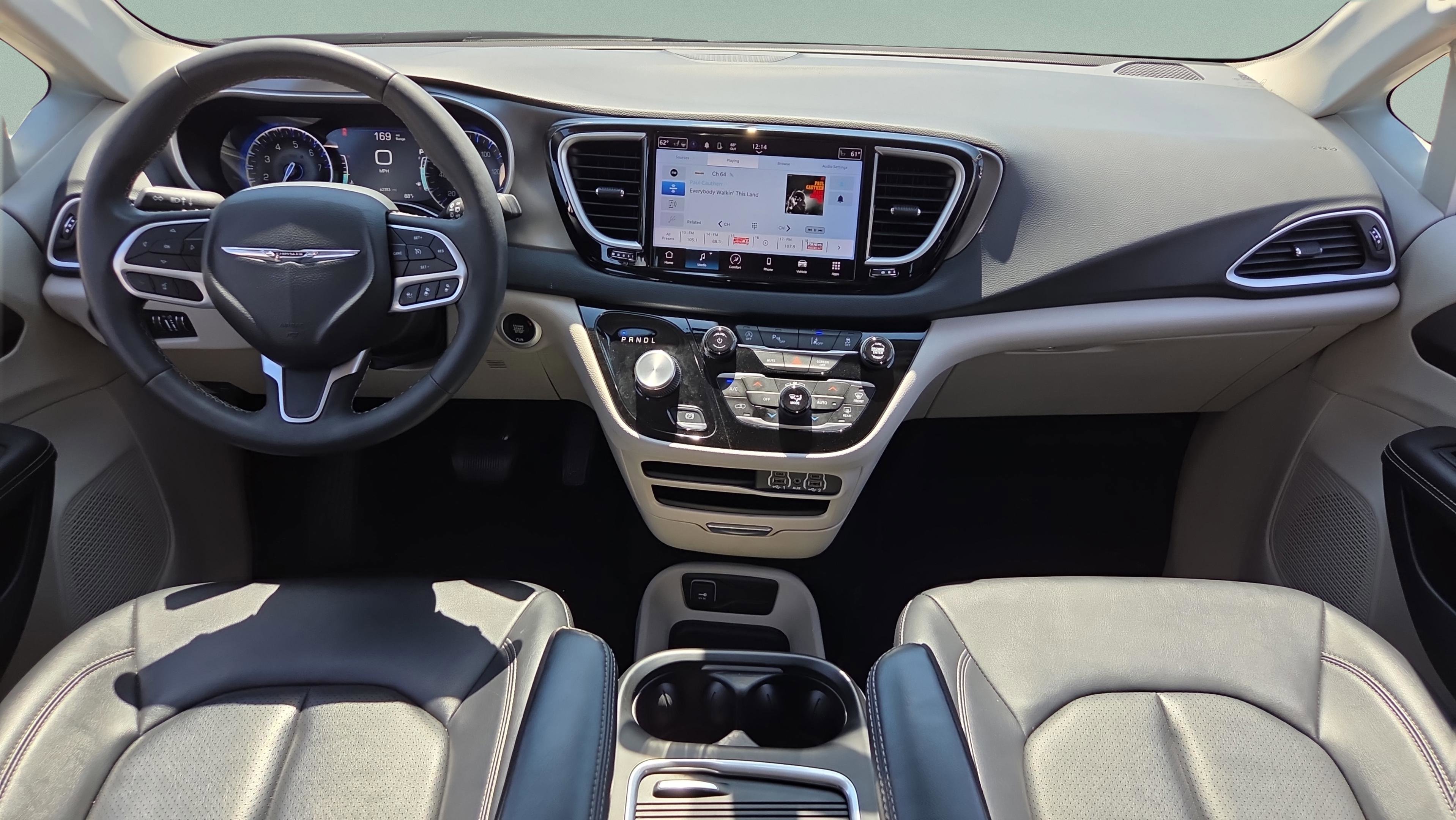 Used 2024 Chrysler Pacifica Touring-L image 23