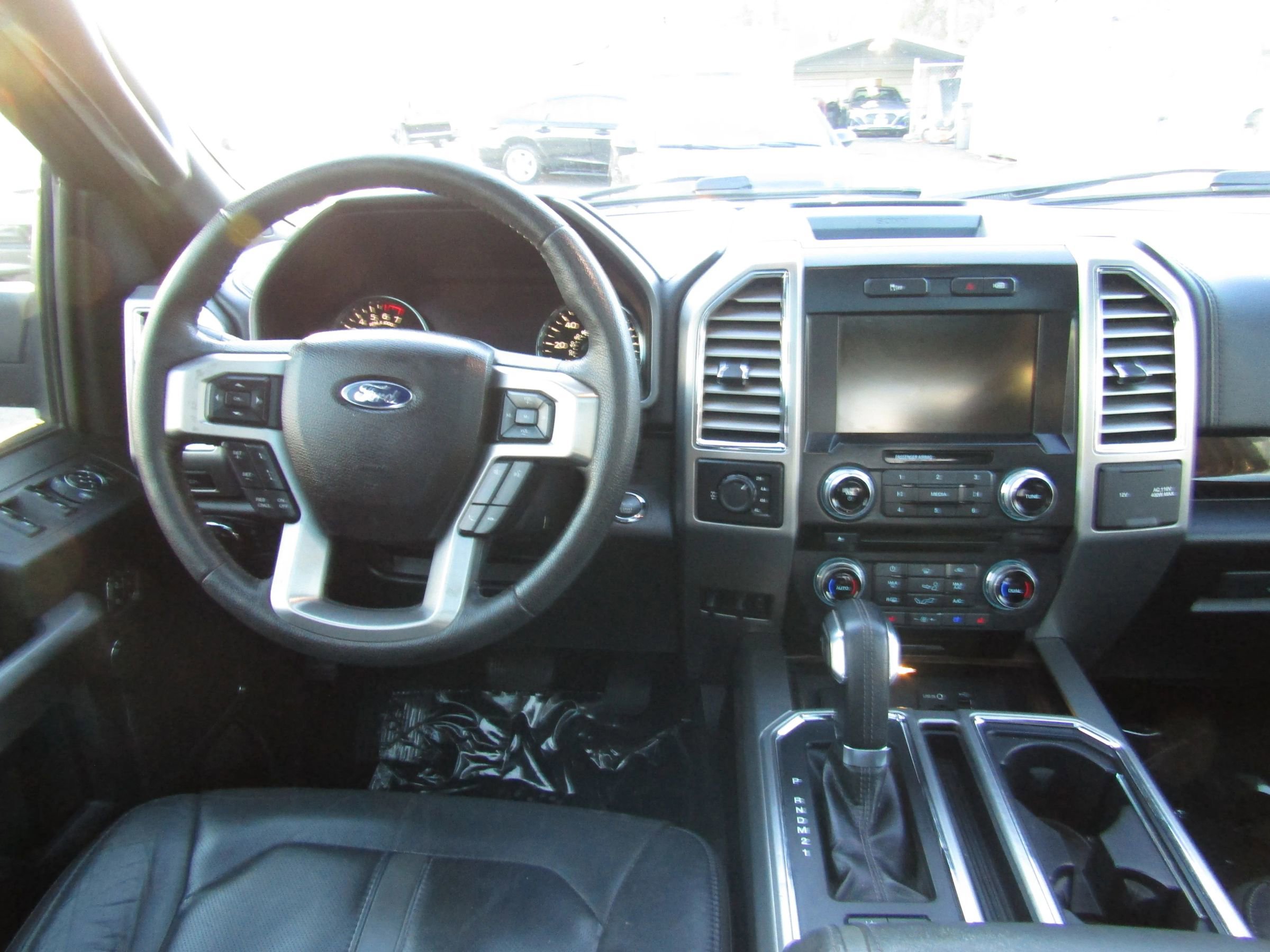 Used 2015 Ford F150 Platinum w/ Equipment Group 701A Luxury image 24