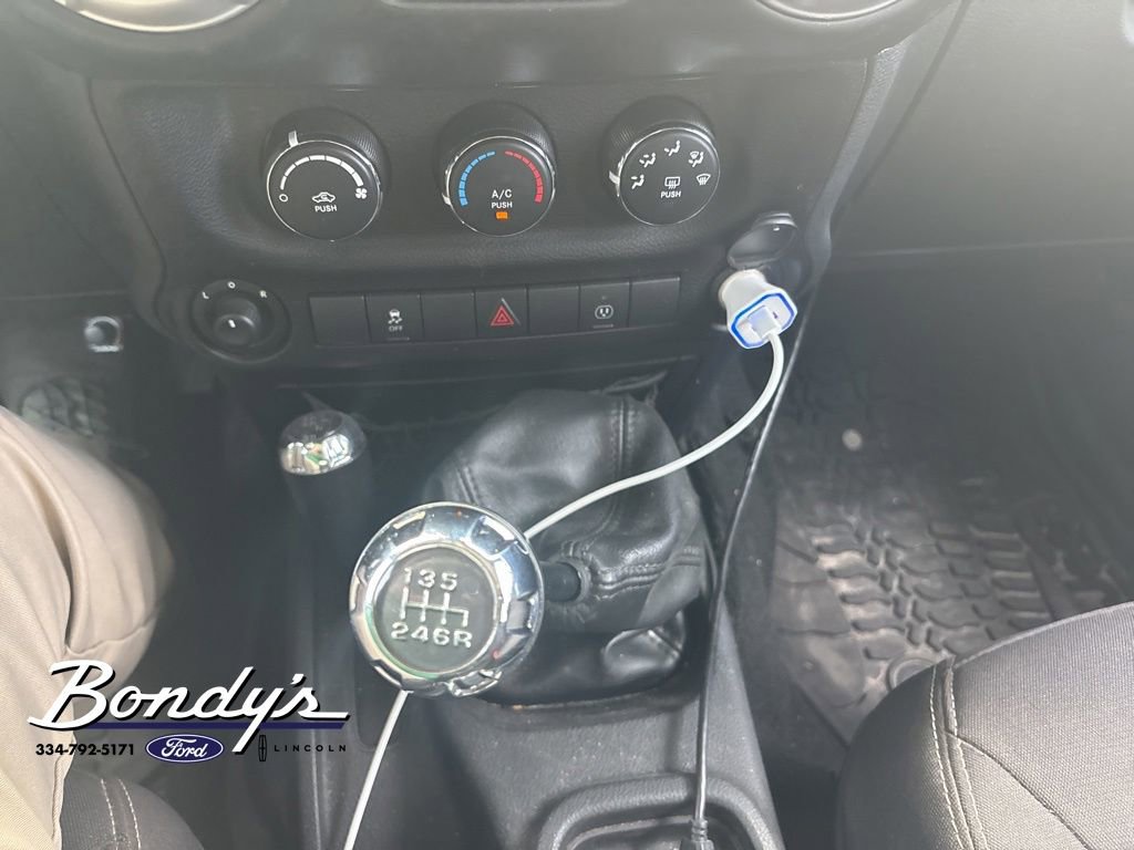 Used 2016 Jeep Wrangler Unlimited Sahara w/ Connectivity Group AWD/4WD image 8