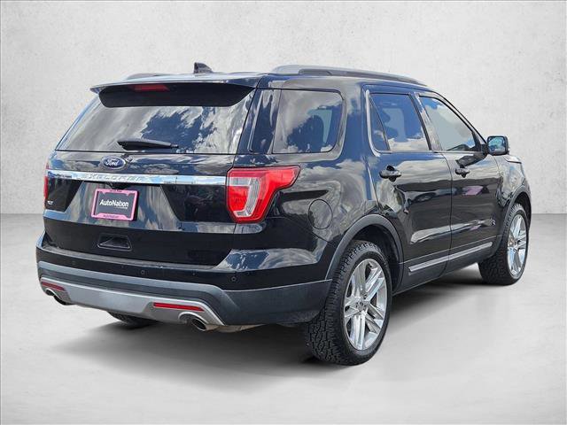 Used 2017 Ford Explorer XLT w/ Equipment Group 202A FWD image 5