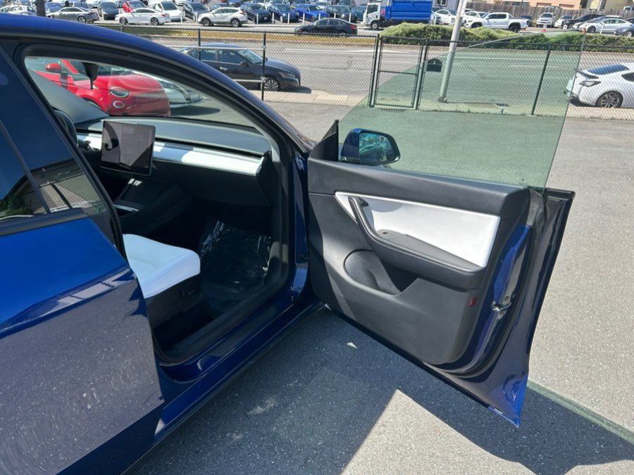 Used 2021 Tesla Model Y Long Range image 40