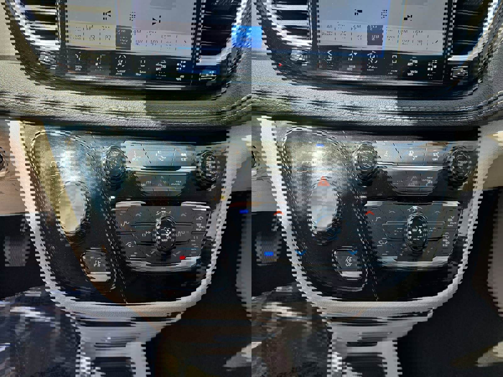 Used 2023 Chrysler Pacifica Touring-L FWD image 23