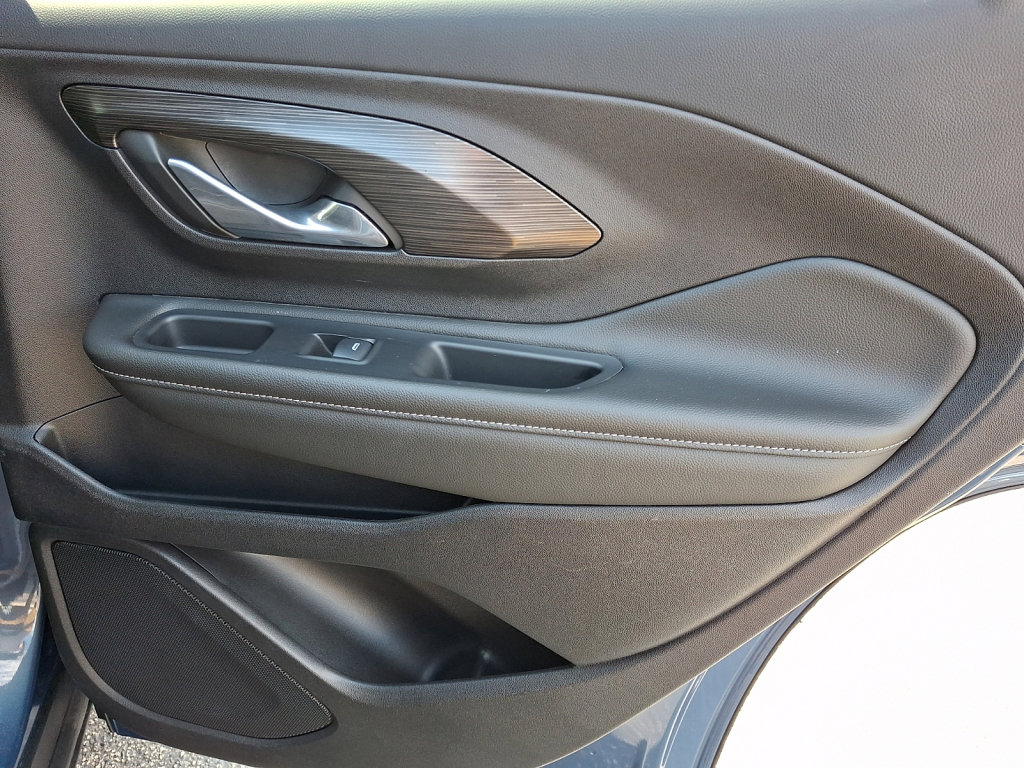 Used 2024 GMC Terrain SLT image 14