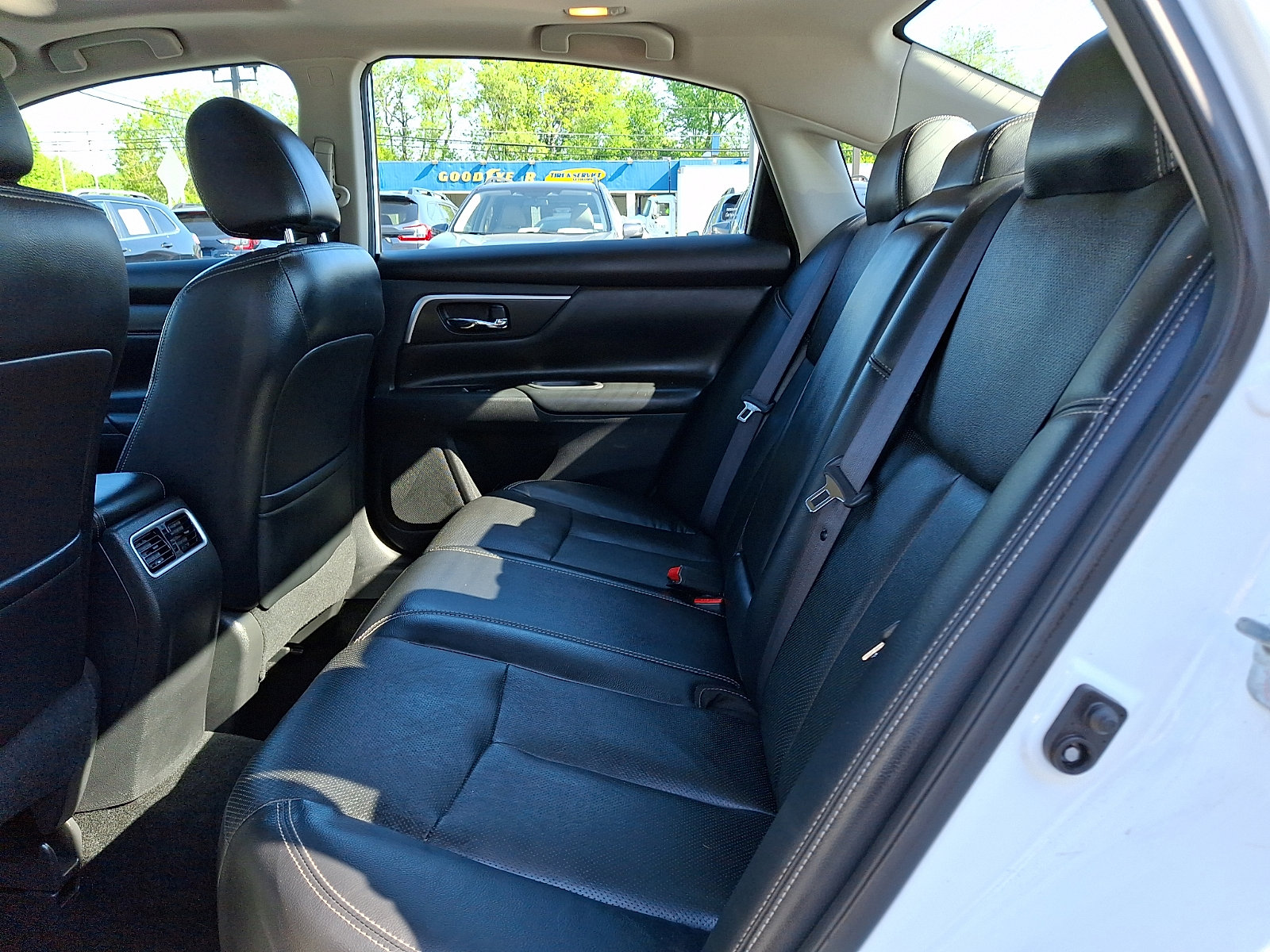 Used 2017 Nissan Altima 3.5 SL FWD image 10