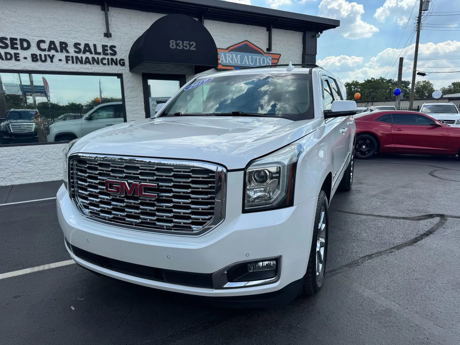 Used 2019 GMC Yukon XL Denali image 1