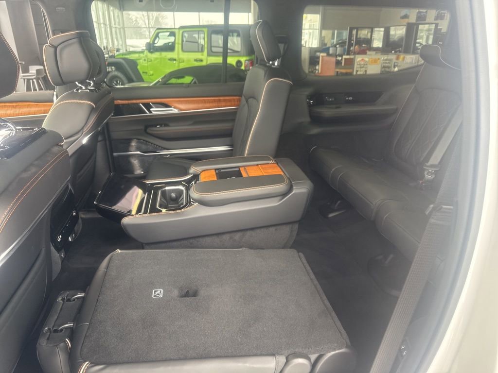 New 2025 Jeep Grand Wagoneer Series III w/ HD Trailer Tow Package image 38