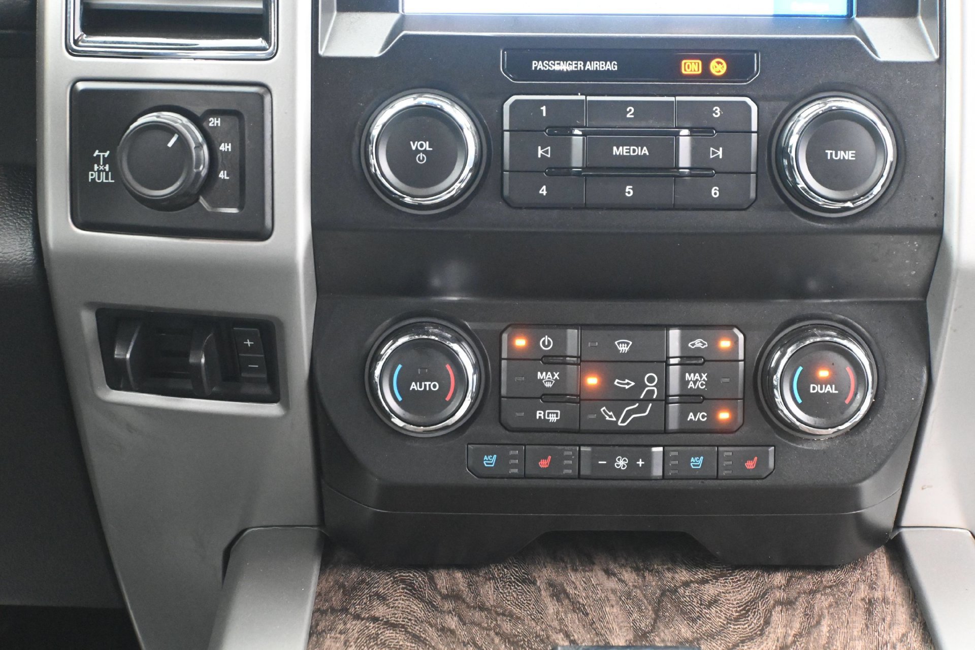 Used 2019 Ford F350 Lariat AWD/4WD image 19