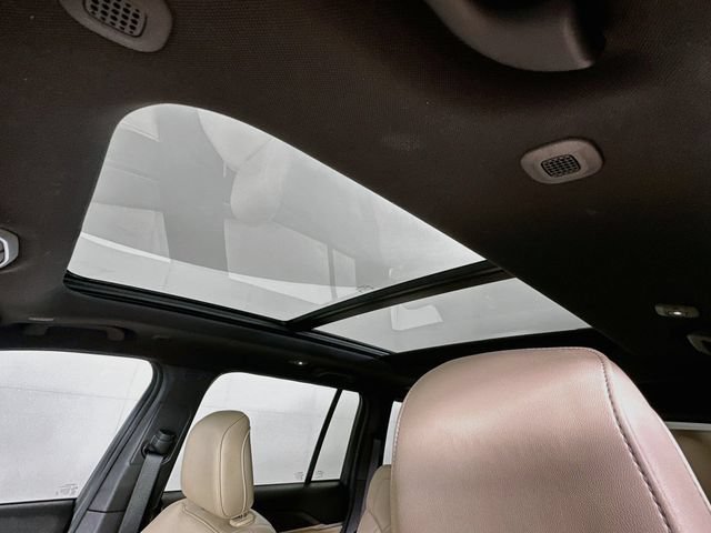 Used 2023 Jeep Grand Cherokee Limited w/ Black Appearance Package AWD/4WD image 27