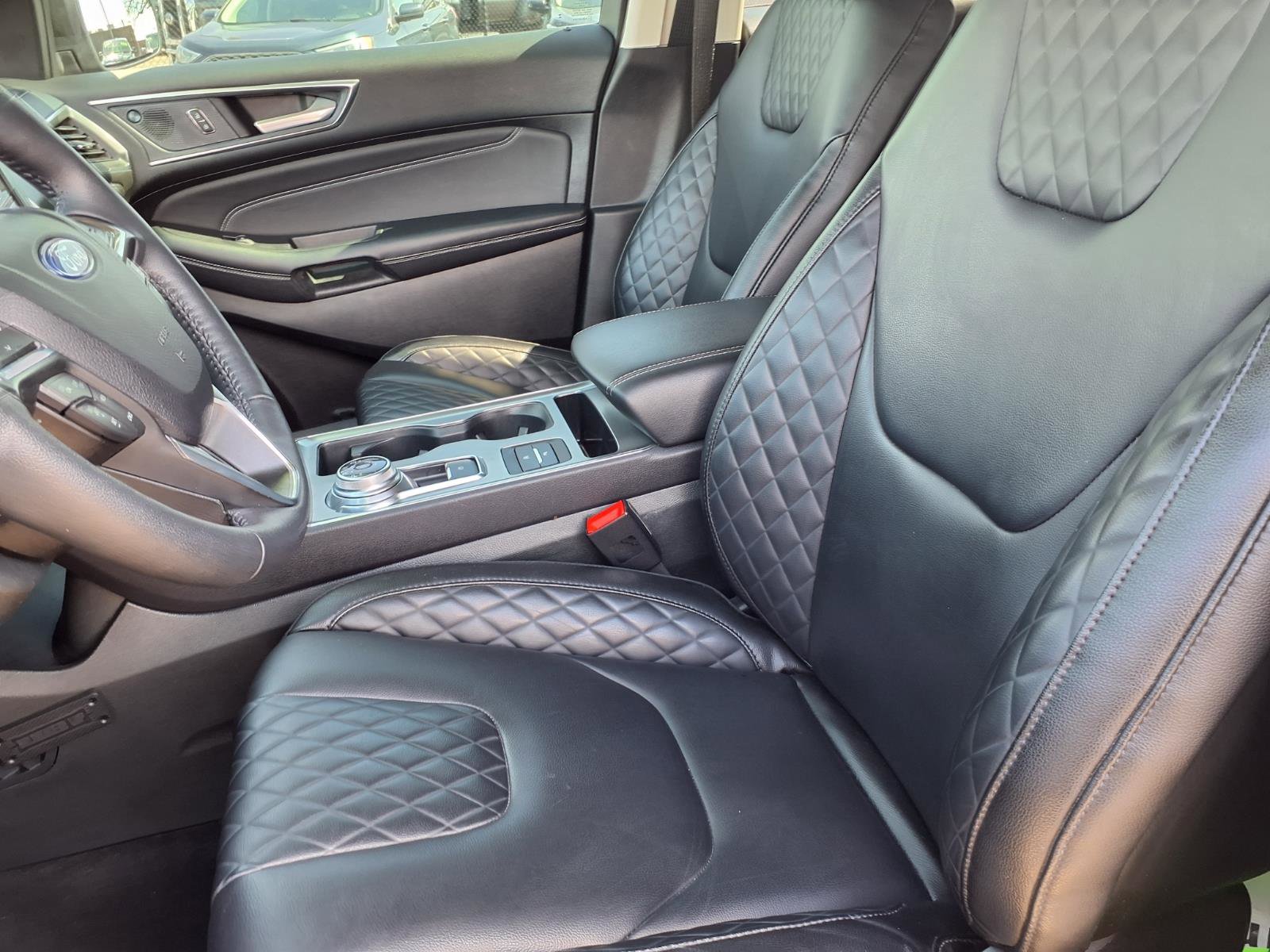 Used 2024 Ford Edge Titanium image 3