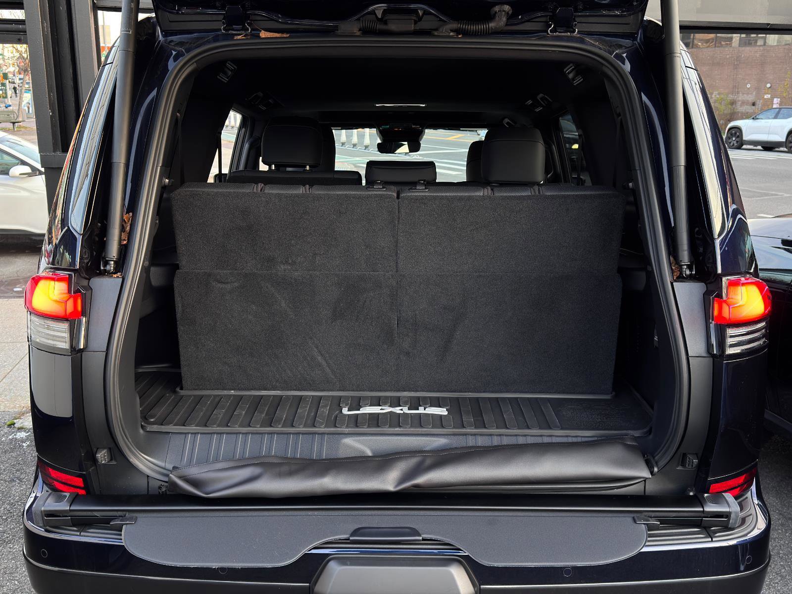 Used 2024 Lexus GX 550 GX 550 Premium w/ Accessory Package (31) image 8