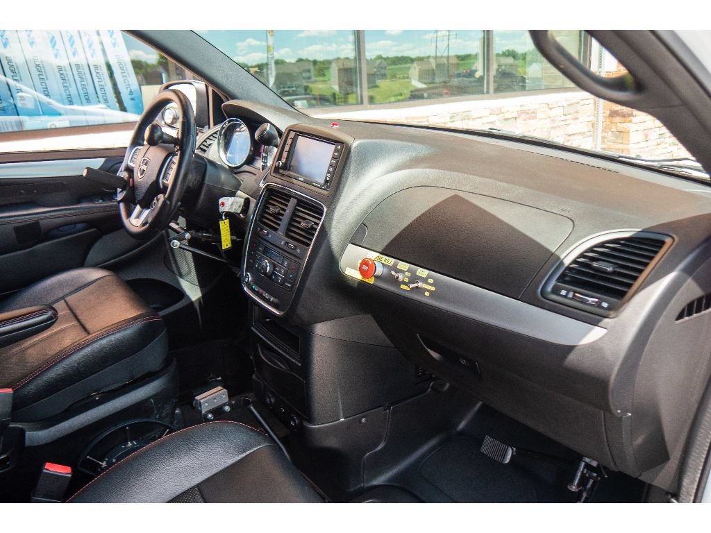 Used 2015 Dodge Grand Caravan R/T w/ Safety Sphere Group FWD image 15