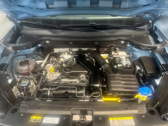 Certified 2025 Volkswagen Taos SE AWD/4WD image 18