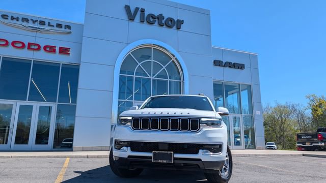 Used 2022 Jeep Wagoneer Series I AWD/4WD image 2