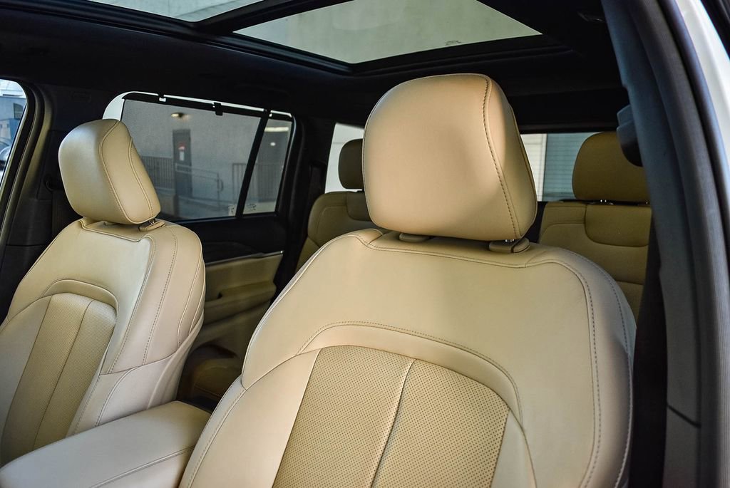 Used 2022 Jeep Grand Cherokee Limited 4xe w/ Luxury Tech Group II image 25