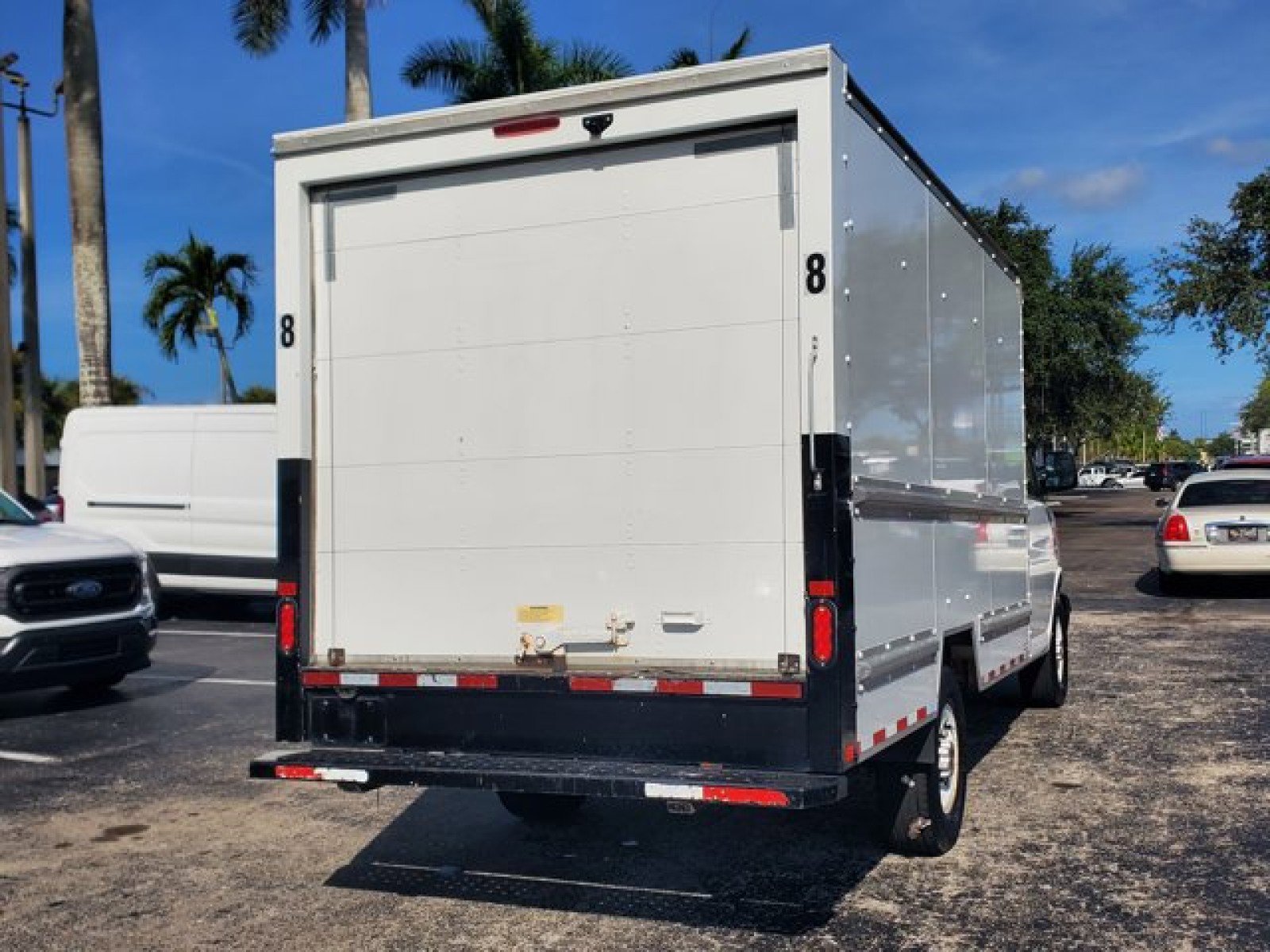 Used 2018 GMC Savana 3500 w/ Driver Convenience Package image 7