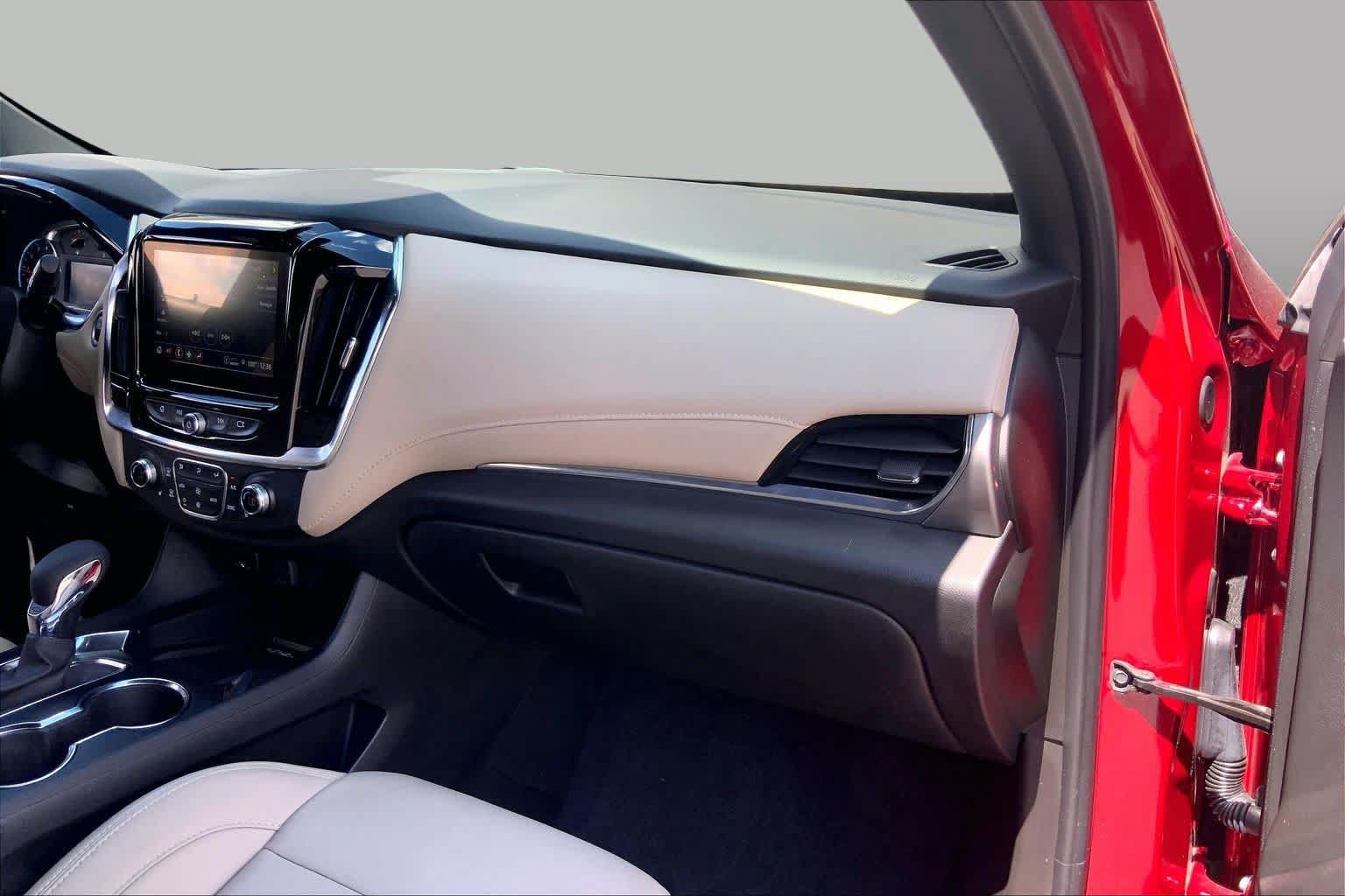 Used 2023 Chevrolet Traverse LT FWD image 19