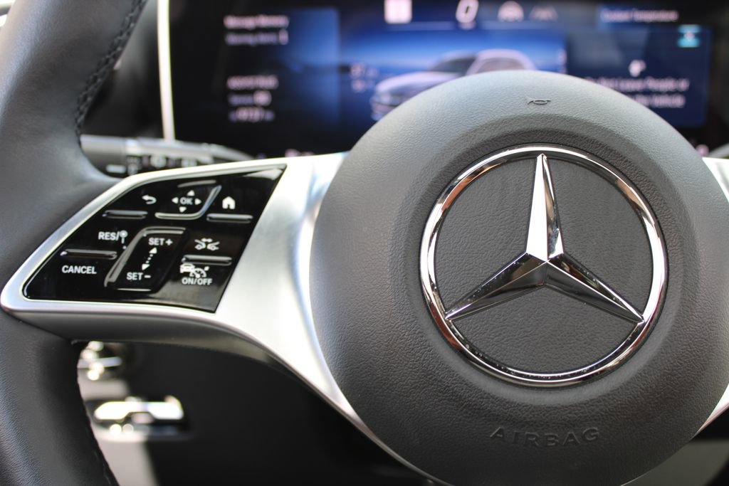 Used 2025 Mercedes-Benz GLC 300 4MATIC image 13