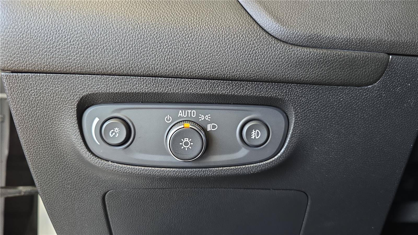 Used 2020 Buick Encore GX Select w/ Experience Buick Package FWD image 26